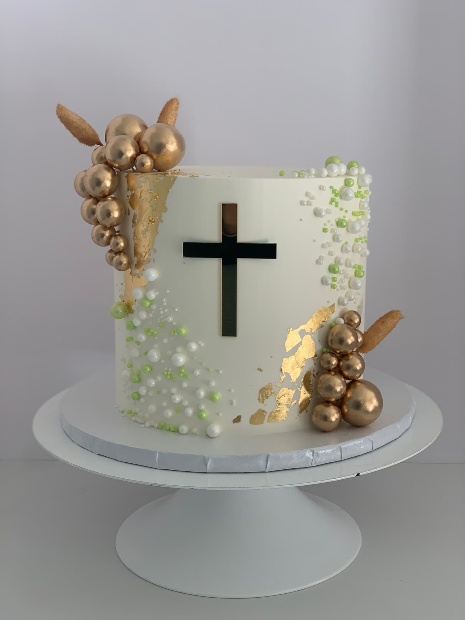 Cross and gold sphere single tier cake