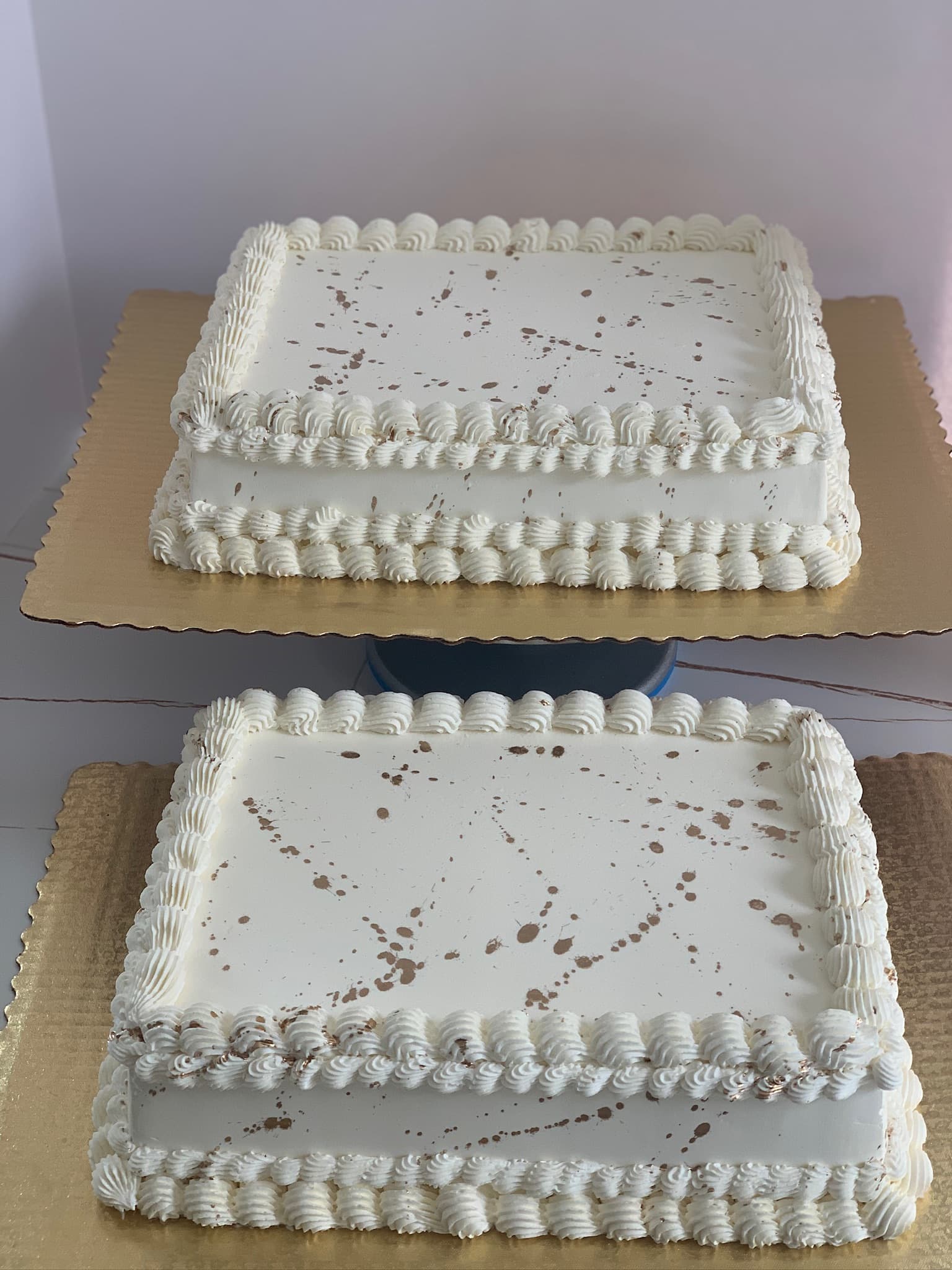 Sheet cakes with splatter design