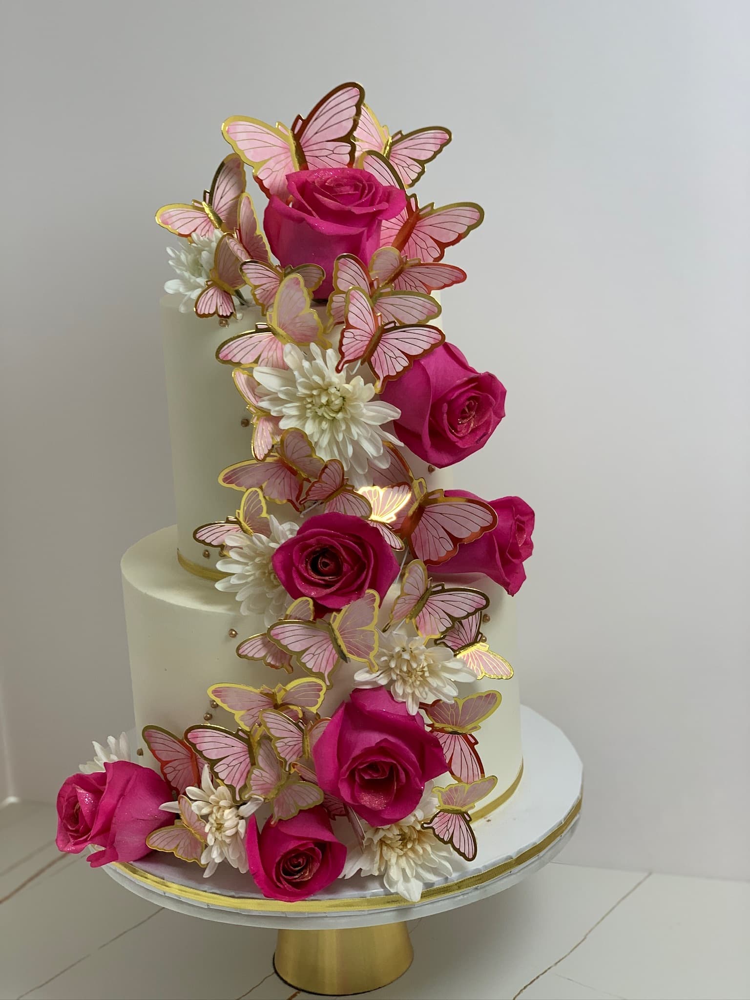 Butterfly and rose wedding cake detail